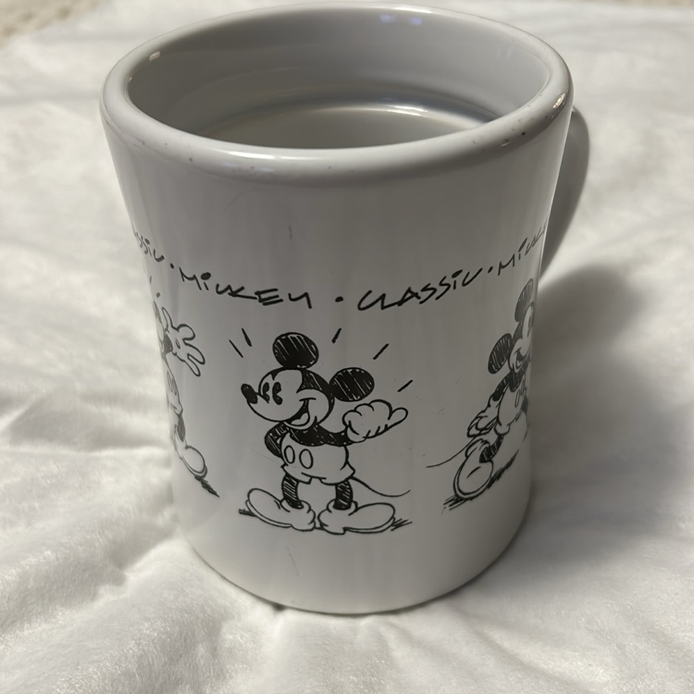 Disney  Classic Mickey Mouse coffee mug - Picture 2 of 5